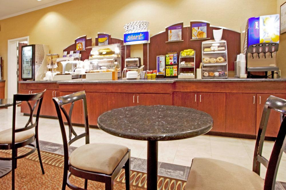 Holiday Inn Express & Suites Columbus At Northlake By Ihg Eksteriør bilde