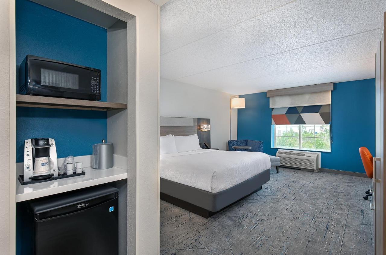 Holiday Inn Express & Suites Columbus At Northlake By Ihg Eksteriør bilde