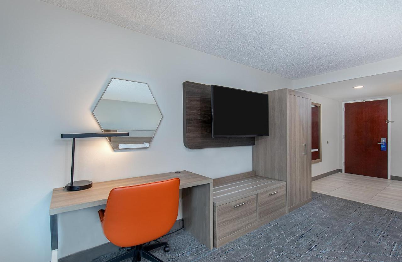 Holiday Inn Express & Suites Columbus At Northlake By Ihg Eksteriør bilde