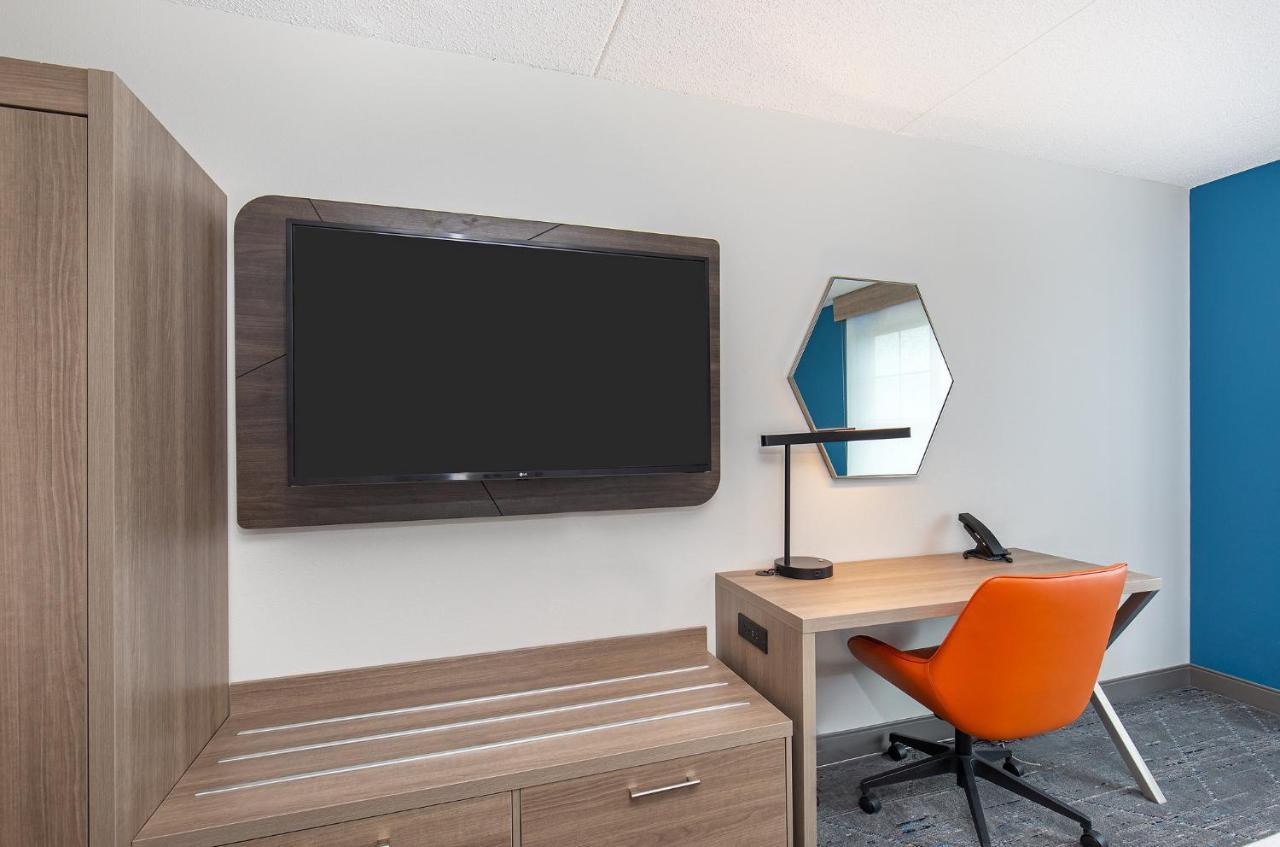 Holiday Inn Express & Suites Columbus At Northlake By Ihg Eksteriør bilde
