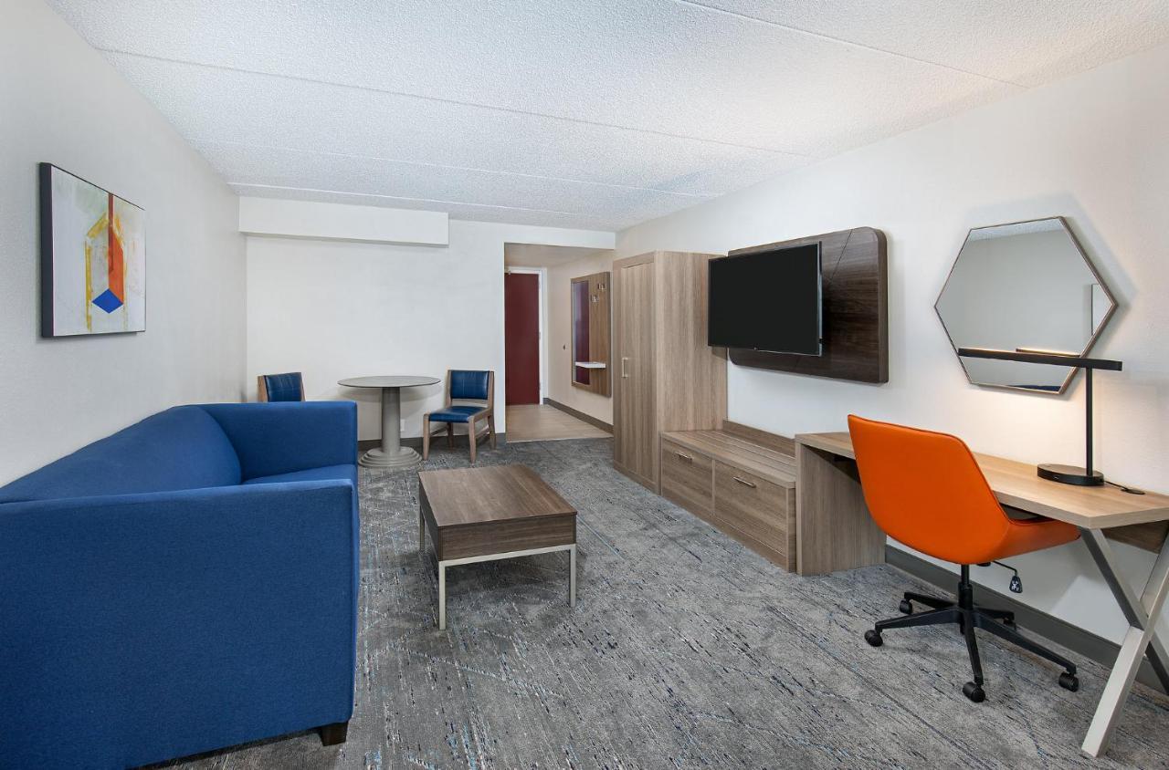 Holiday Inn Express & Suites Columbus At Northlake By Ihg Eksteriør bilde