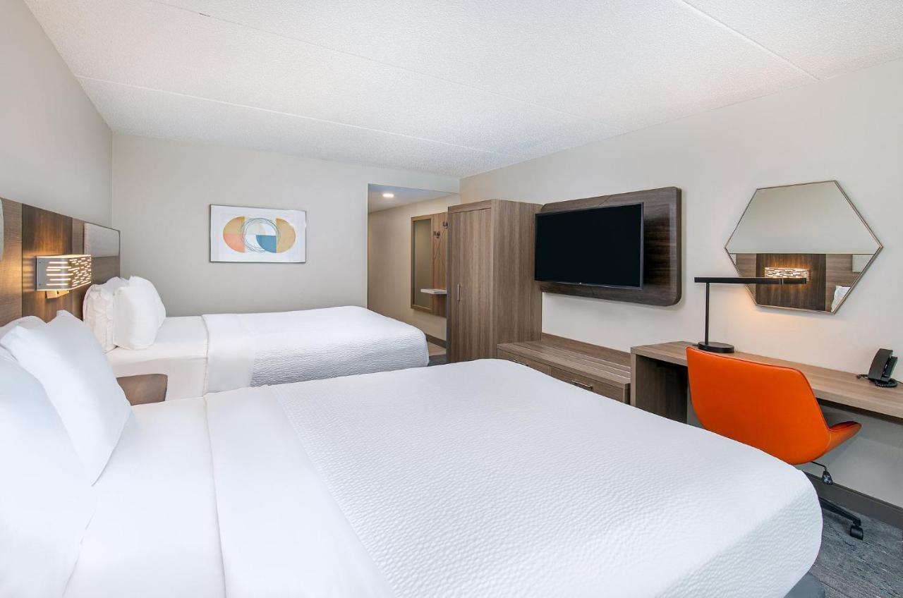 Holiday Inn Express & Suites Columbus At Northlake By Ihg Eksteriør bilde