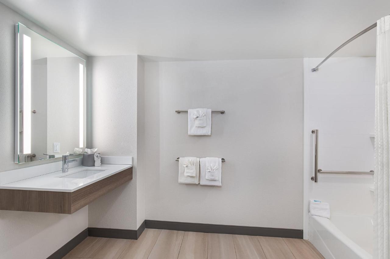 Holiday Inn Express & Suites Columbus At Northlake By Ihg Eksteriør bilde