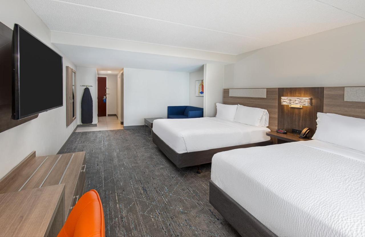 Holiday Inn Express & Suites Columbus At Northlake By Ihg Eksteriør bilde