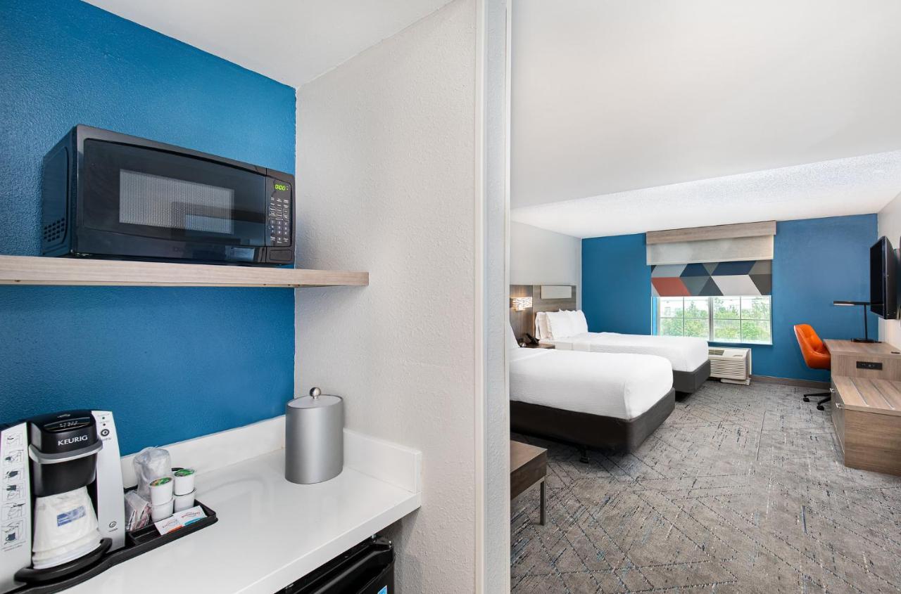 Holiday Inn Express & Suites Columbus At Northlake By Ihg Eksteriør bilde