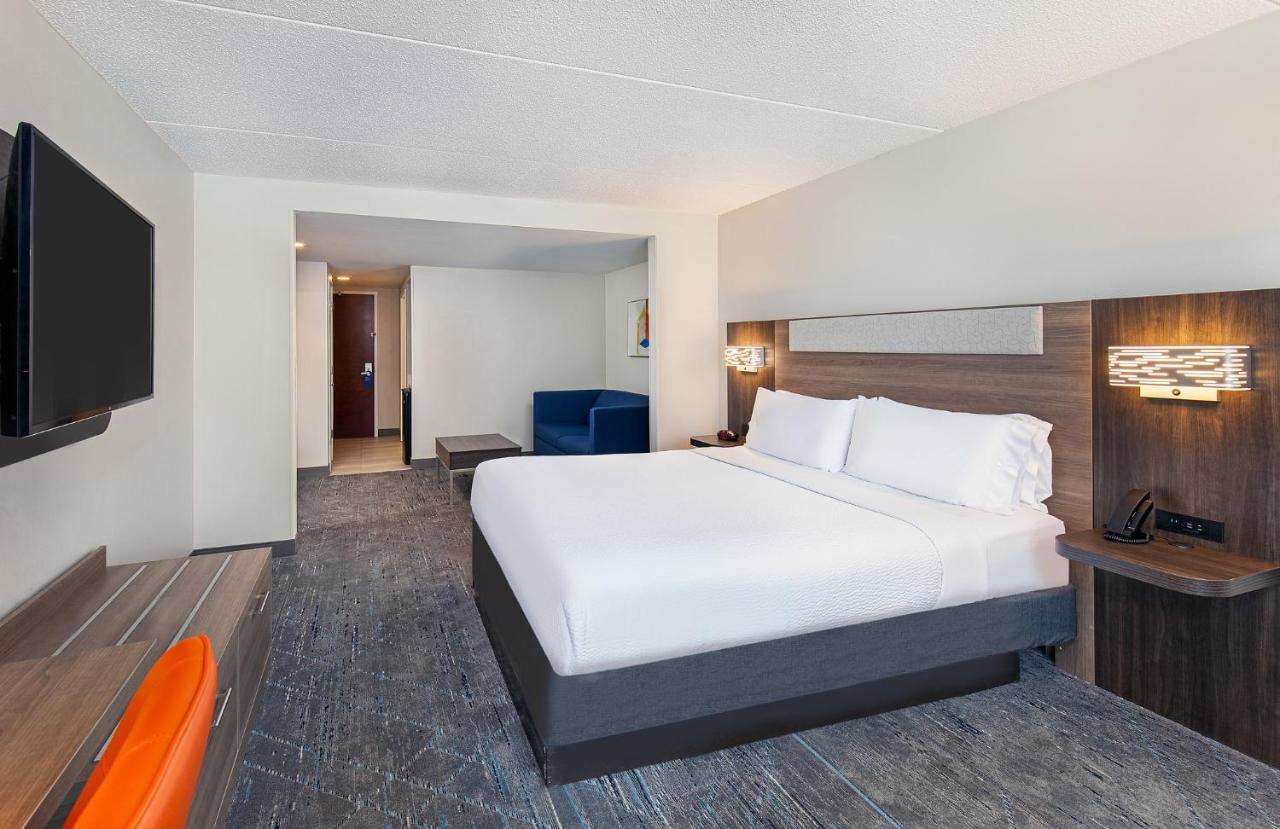 Holiday Inn Express & Suites Columbus At Northlake By Ihg Eksteriør bilde