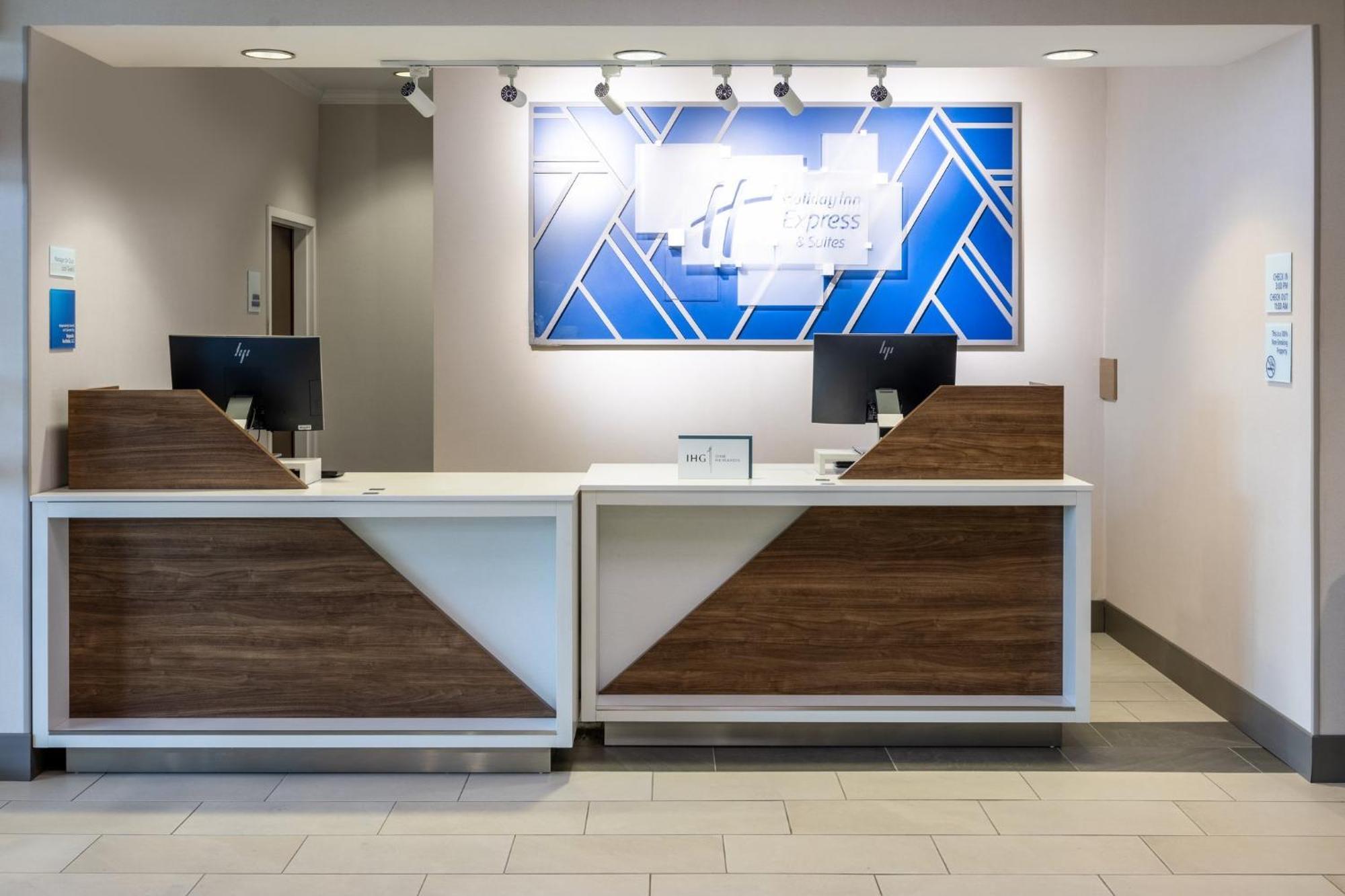 Holiday Inn Express & Suites Columbus At Northlake By Ihg Eksteriør bilde