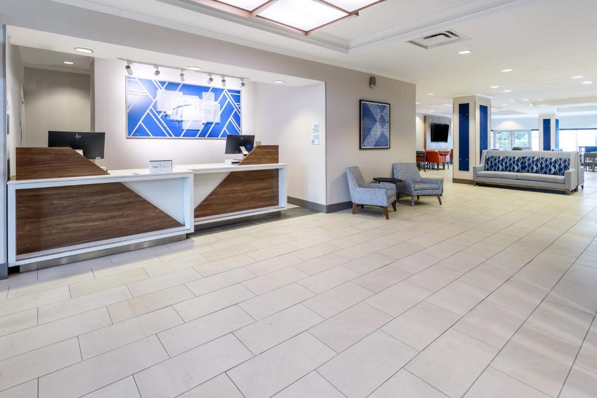 Holiday Inn Express & Suites Columbus At Northlake By Ihg Eksteriør bilde