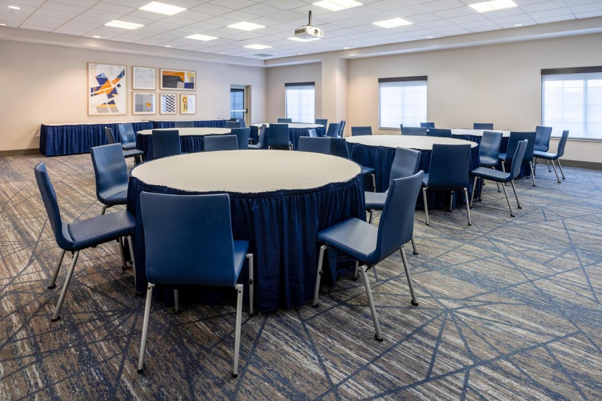 Holiday Inn Express & Suites Columbus At Northlake By Ihg Eksteriør bilde