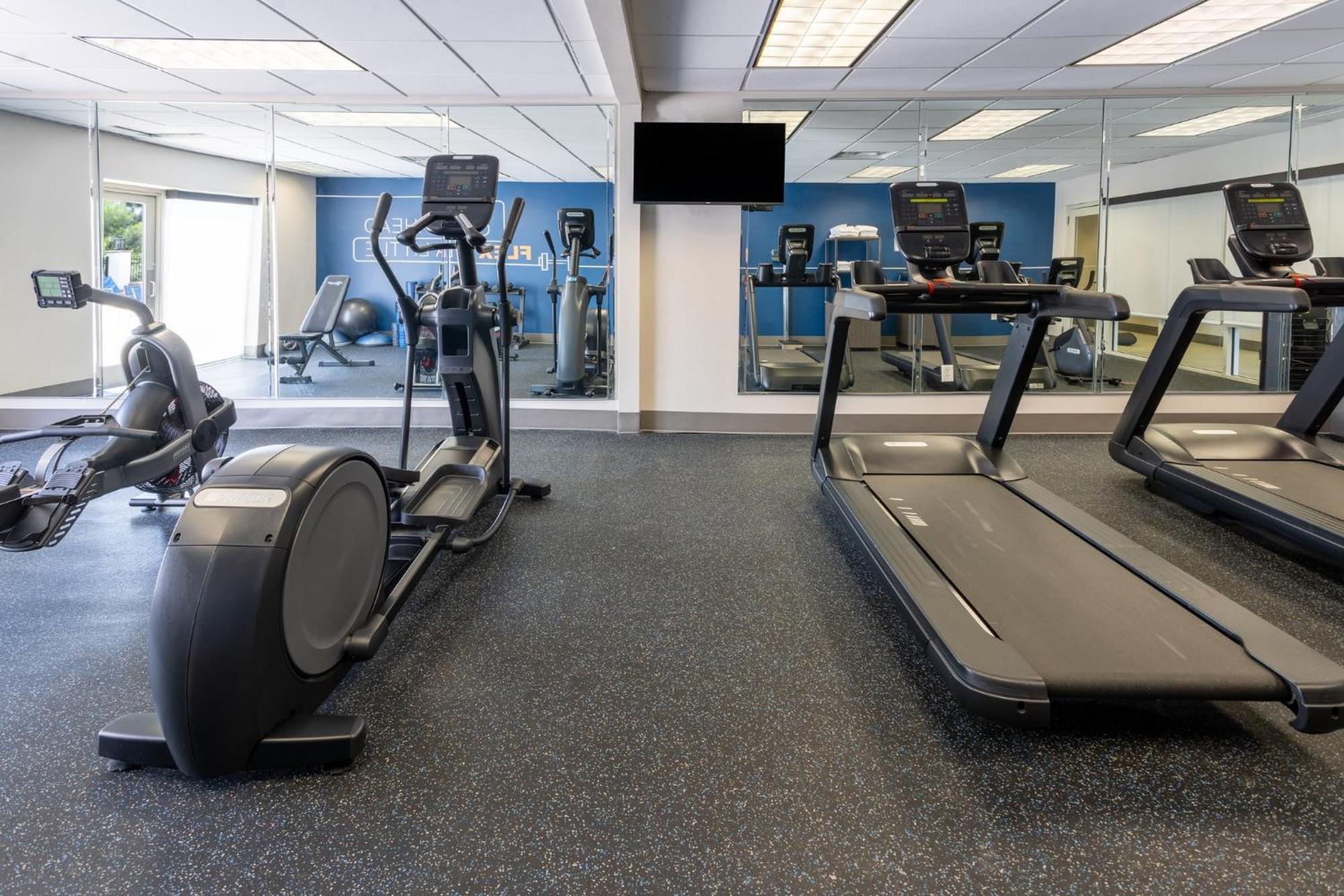 Holiday Inn Express & Suites Columbus At Northlake By Ihg Eksteriør bilde