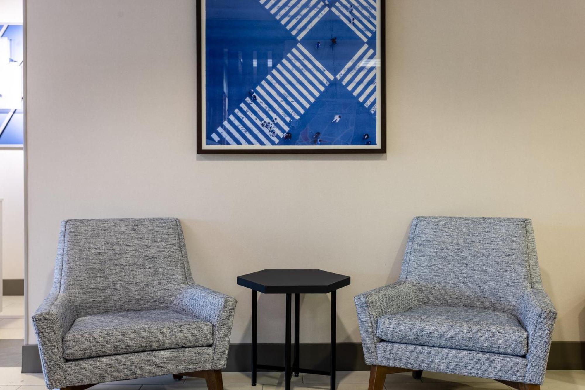 Holiday Inn Express & Suites Columbus At Northlake By Ihg Eksteriør bilde